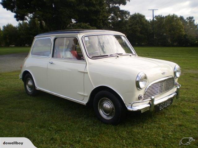 1963 Austing Mini Cooper 997cc black roof on white images (1).jpg