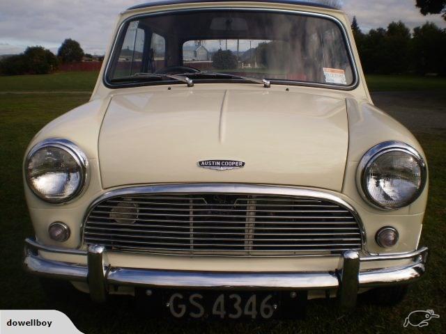 1963 Austing Mini Cooper 997cc black roof on white images (11).jpg