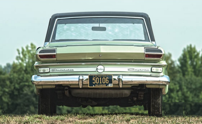 1966 Studebaker Daytona Sport Sedan 6 cylinder rear.png