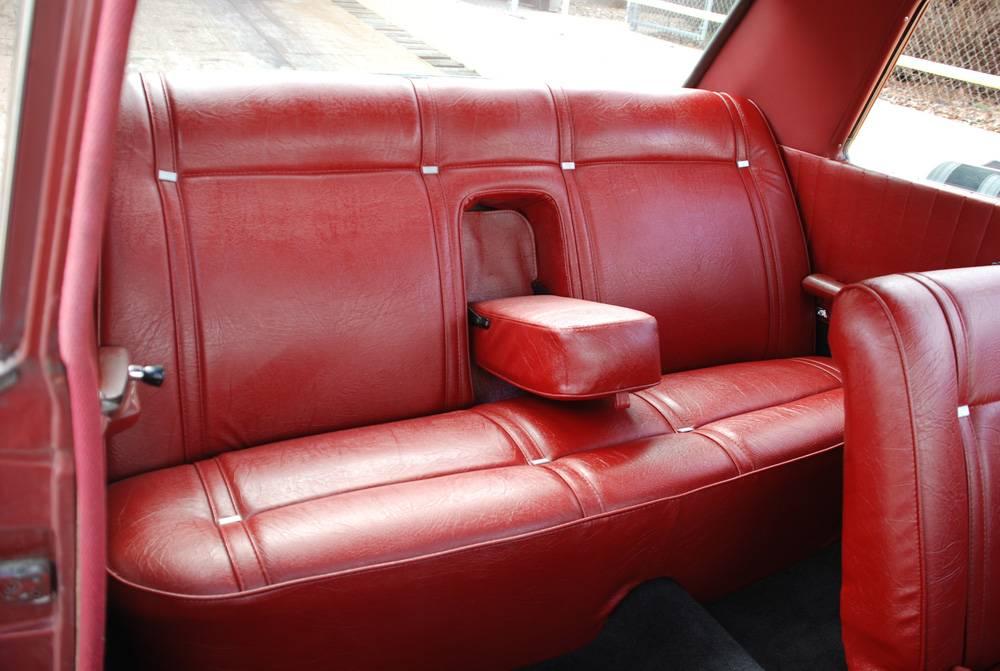 1966 Studebaker Daytona Sport Sedan V8 red white roof (47) interior.jpg