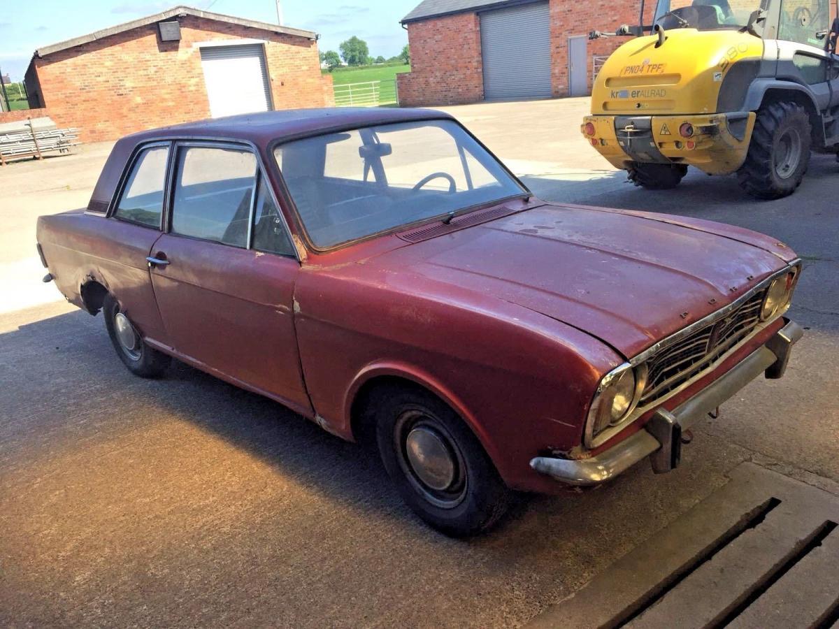 1967 Ford Cortina 1500 GT coupe manual burgundy UK (1).jpg