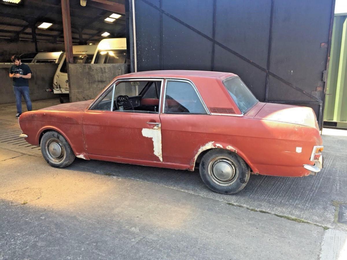 1967 Ford Cortina 1500 GT coupe manual burgundy UK (2).jpg