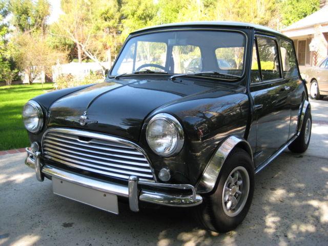 1968 Australian Morris Cooper S MK1 in USA White over Green (2).JPG