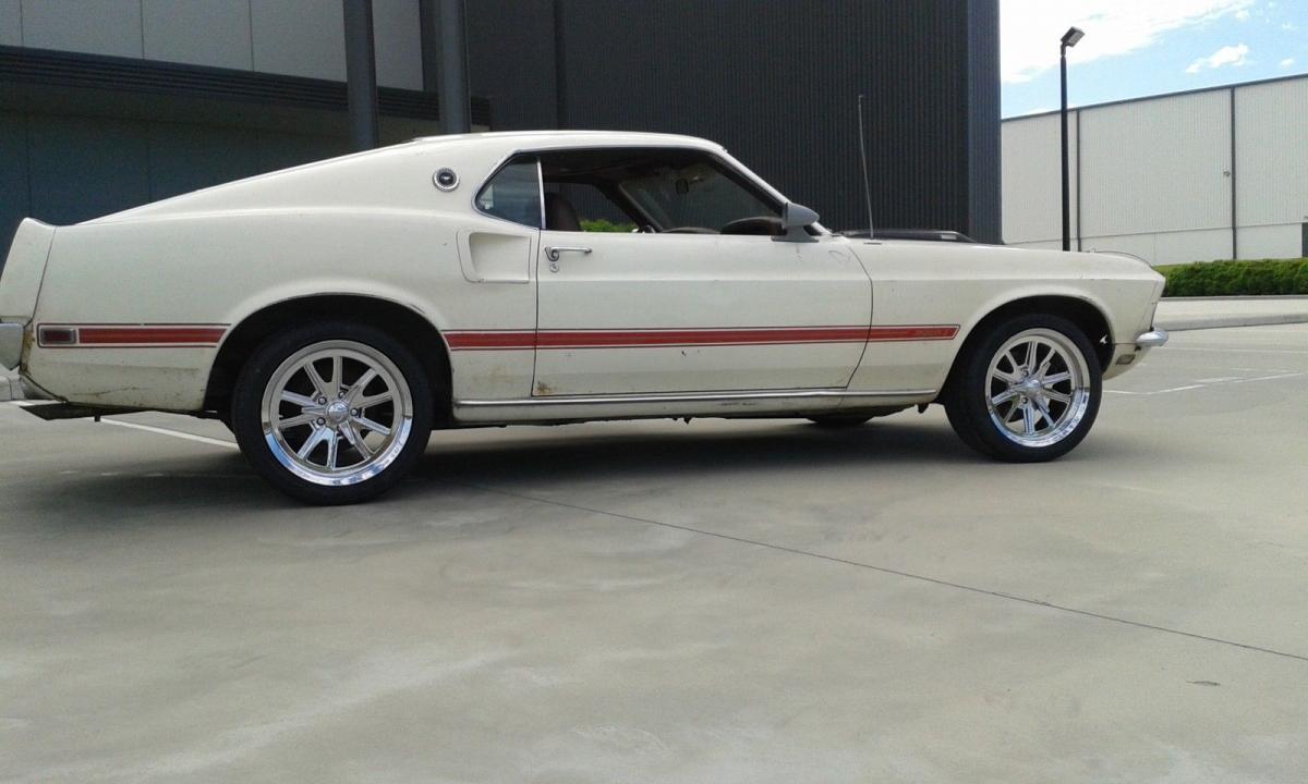 1969 Mach 1 Mustang side profile.jpg