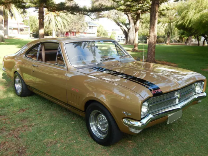 1969 Monaro HK GTS Gold (10).png