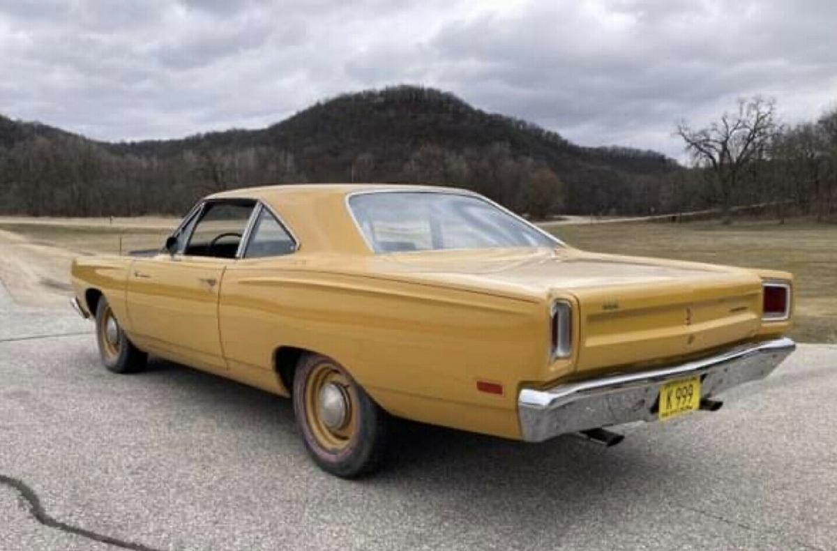 1969 Plymouth Road Runner unrestored original Yellow Gold black (2).jpg