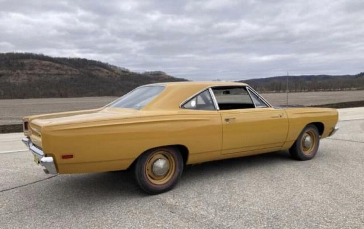 1969 Plymouth Road Runner unrestored original Yellow Gold black (3).jpg