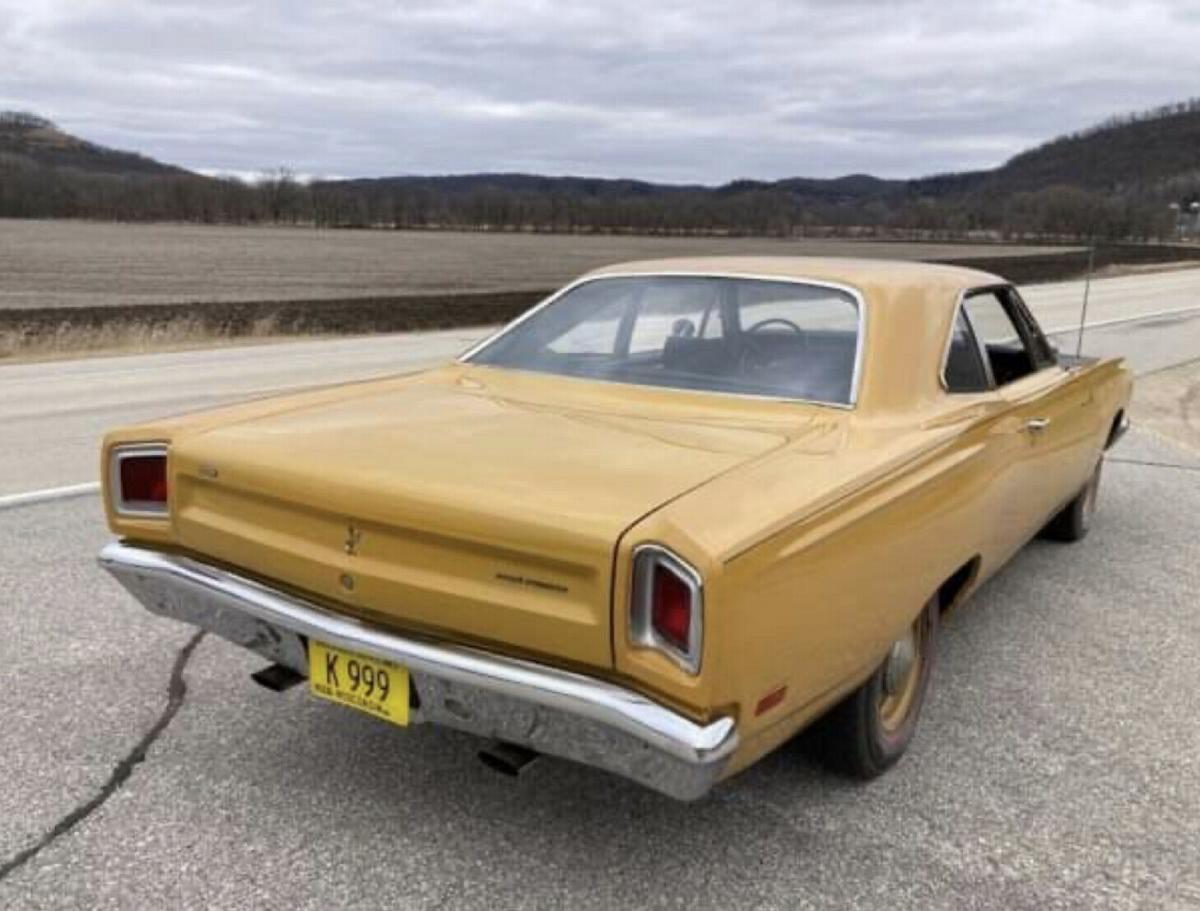 1969 Plymouth Road Runner unrestored original Yellow Gold black (4).jpg