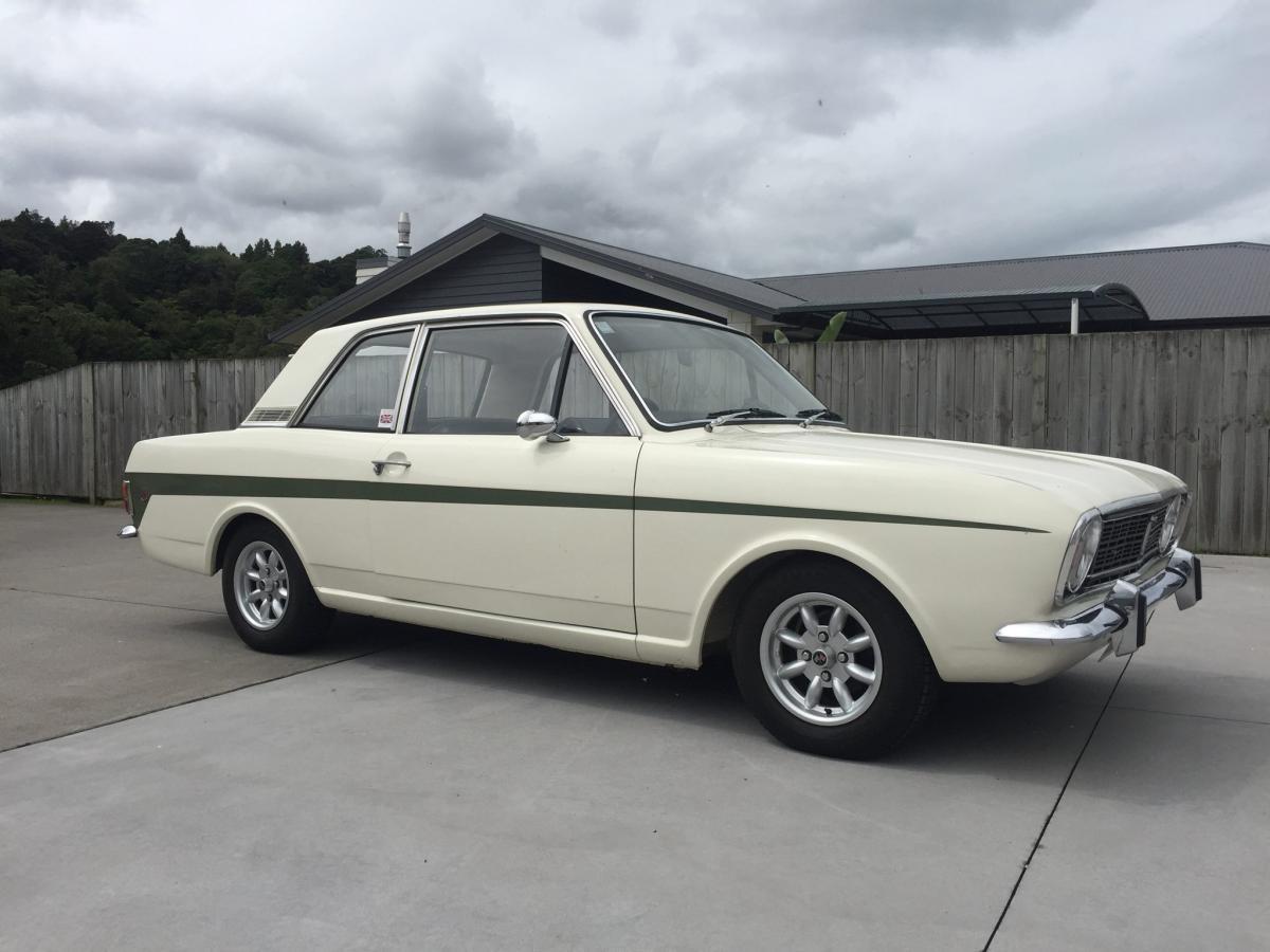 1970 Ford Cortina MK2 MKII GT 2-door in Lotus colours images (2).jpg