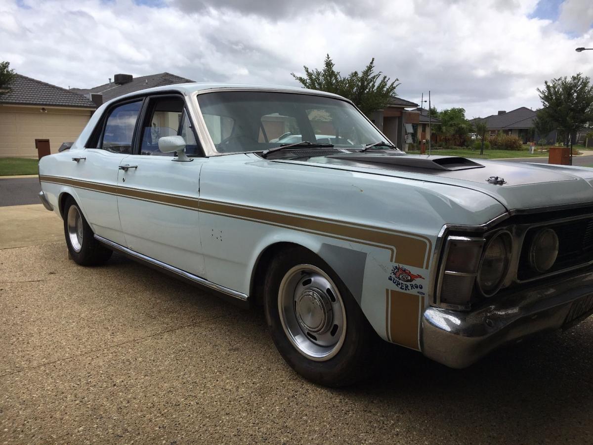 1970 Ford Falcon XW GT White with gold stripes (1).jpg