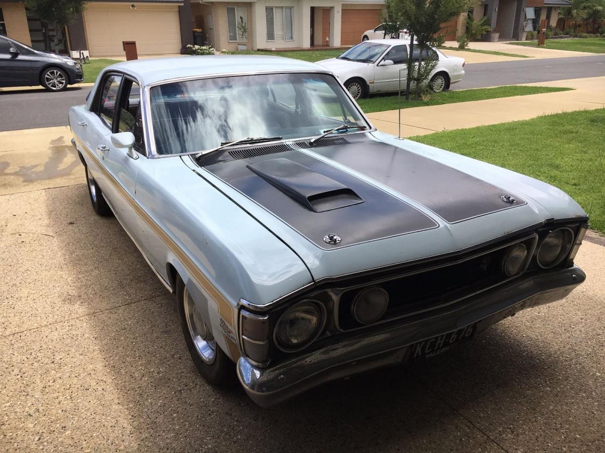 1970 Ford Falcon XW GT White with gold stripes (2).jpg