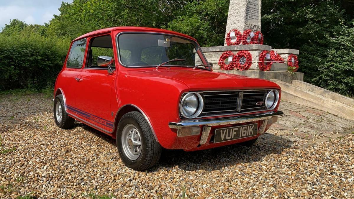 1971 Mini Clubman GT red UK images restored pics (12).jpg