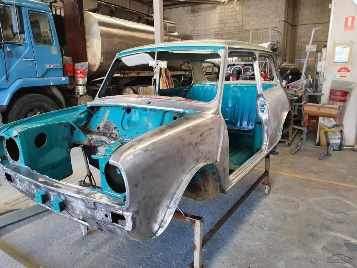 1972 Gambier Turquoise Mini Clubman GT Australia restoration images (5).jpg