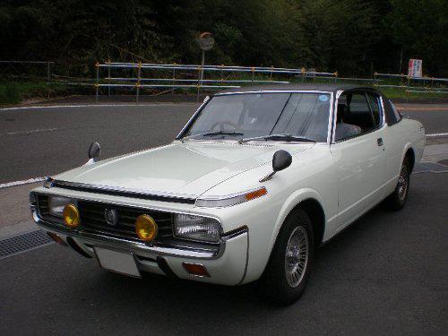 1972 Toyota Crown MS70 Coupe Black vinyl roof on white paint images Japan (2).jpg