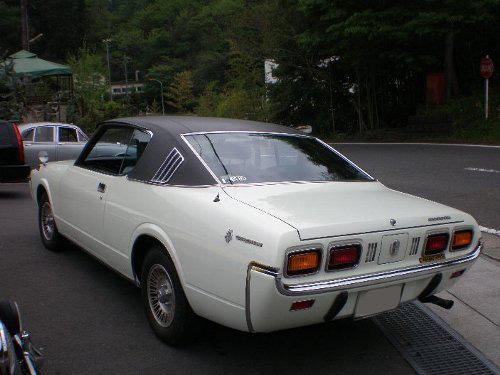 1972 Toyota Crown MS70 Coupe Black vinyl roof on white paint images Japan (3).jpg