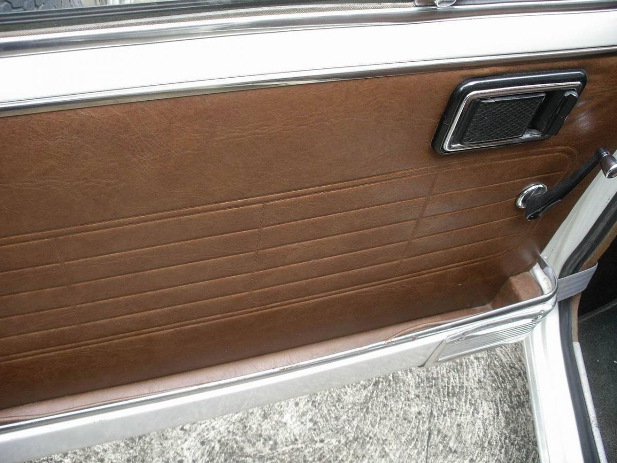 1973 Crystal White Australian Clubman GT with Chestnut interior images (9).jpg