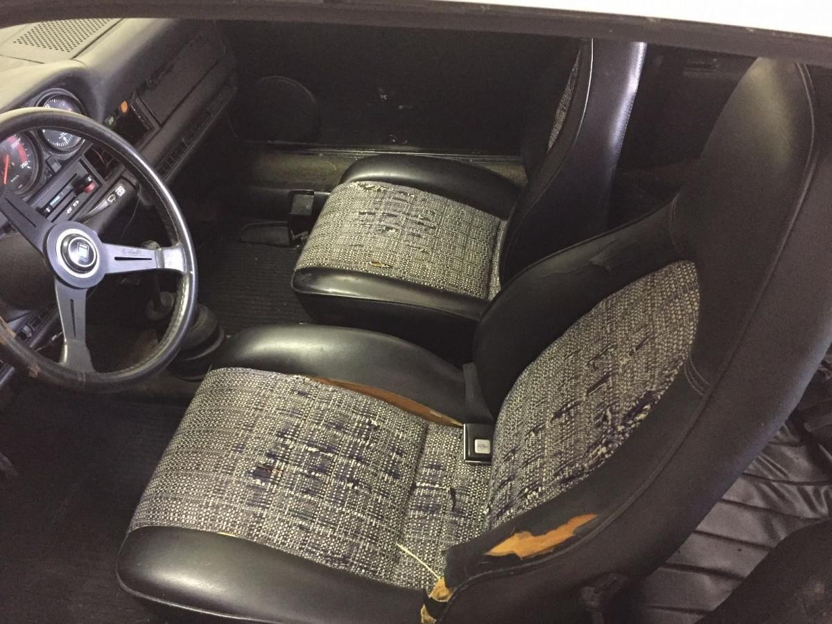 1975 911 coupe front seats.jpg