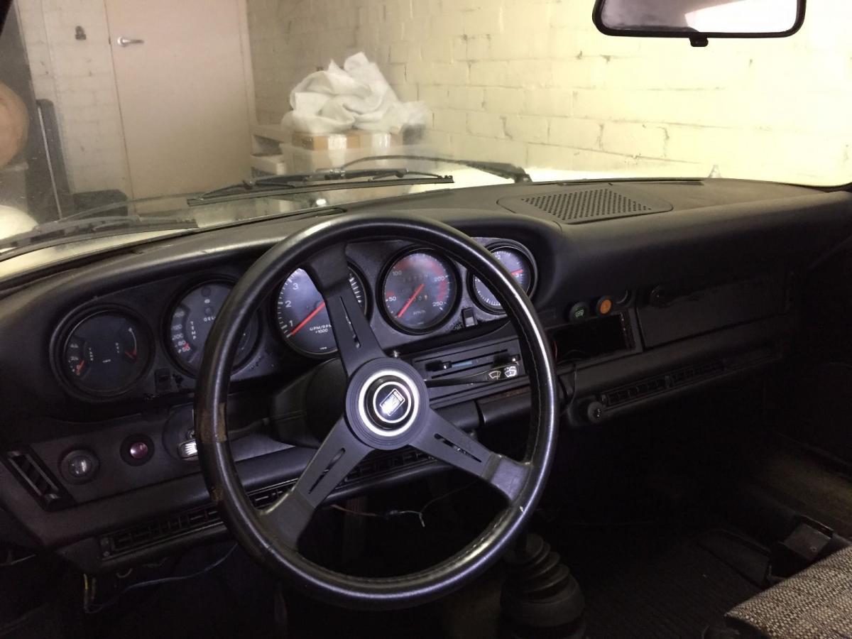 1975 911 coupe steering wheel and dash.jpg