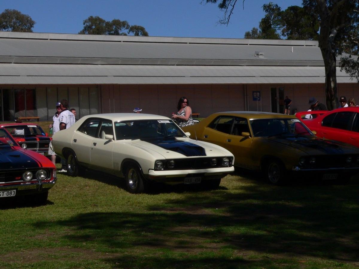 1975 Ford Falcon XB GT Sedan white with black stripe images (11).jpg