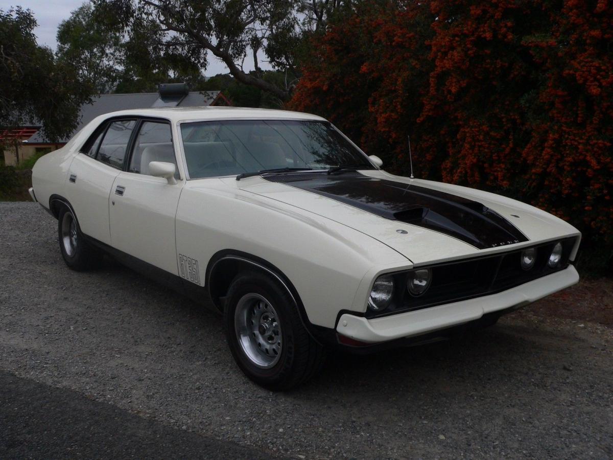 1975 Ford Falcon XB GT Sedan white with black stripe images (2).jpg