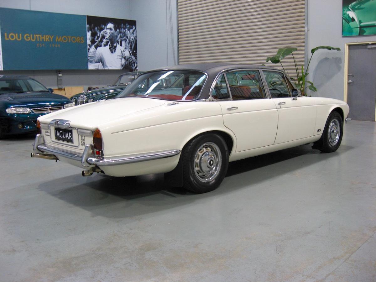 1976 Jaguar XJ V12 5.3L Rear quarter panel.jpg