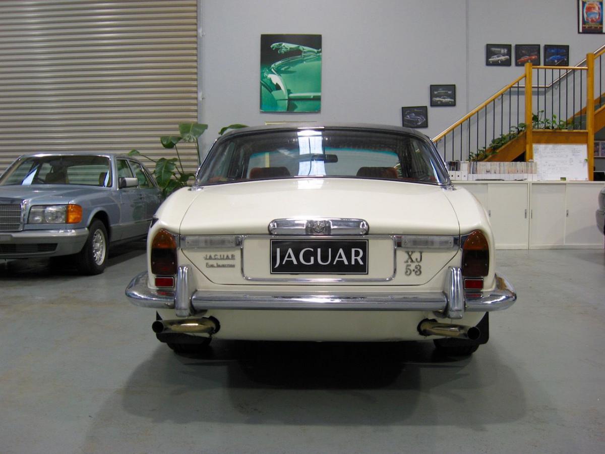 1976 Jaguar XJ V12 5.3L Rear tail lights.jpg