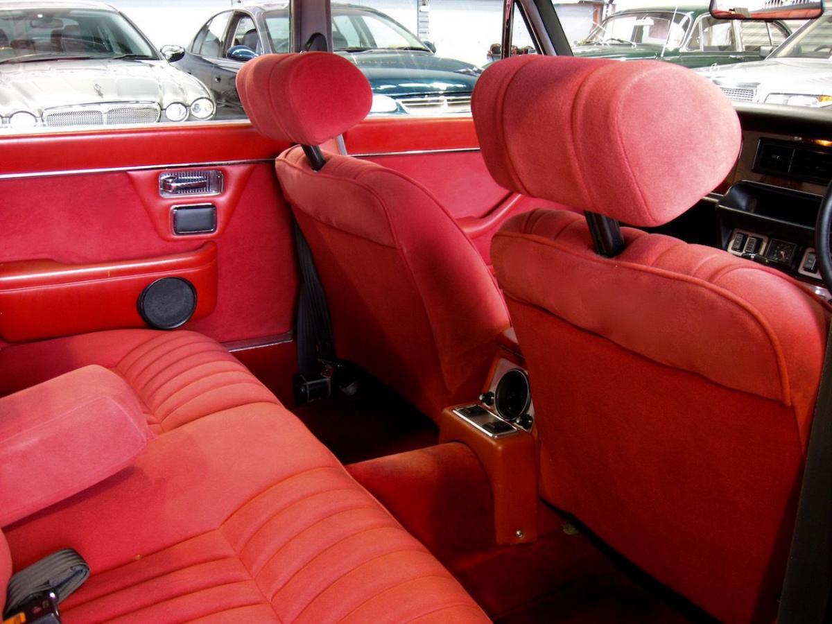 1976 Jaguar XJ V12 5.3L red interior.jpg