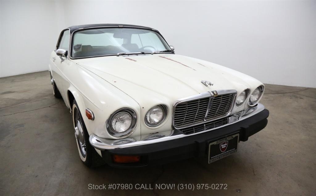 1976 Jaguar XJC 6-cylinder black vinyl roof over white images (1).jpg