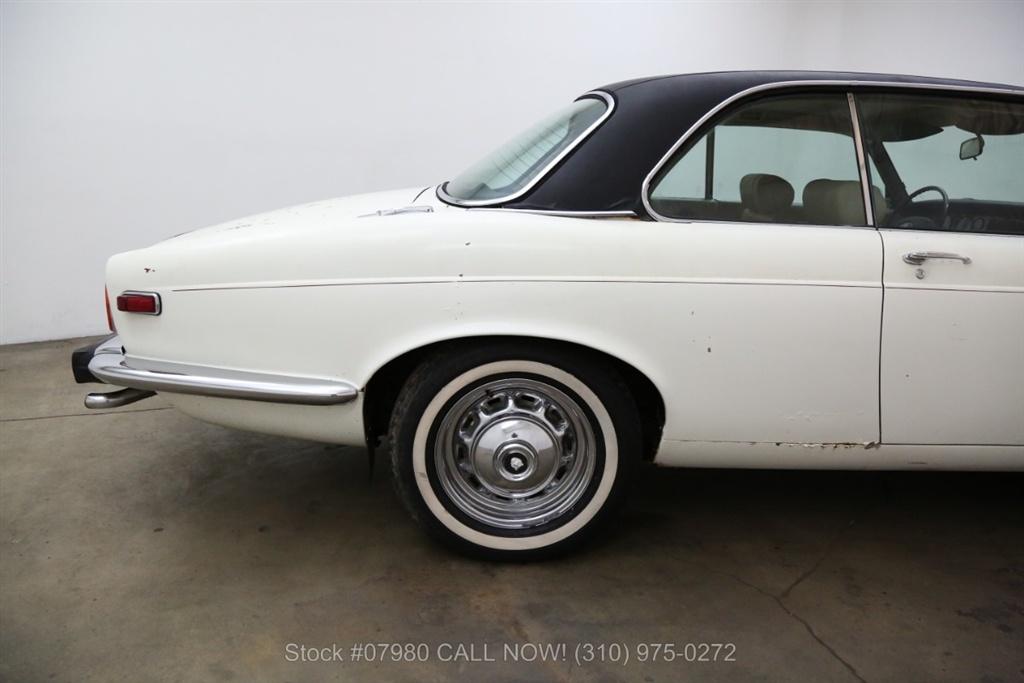 1976 Jaguar XJC 6-cylinder black vinyl roof over white images (12).jpg