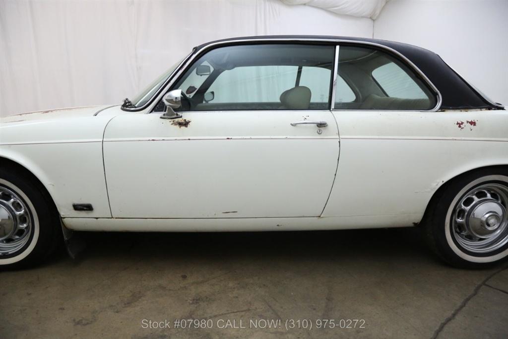 1976 Jaguar XJC 6-cylinder black vinyl roof over white images (13).jpg