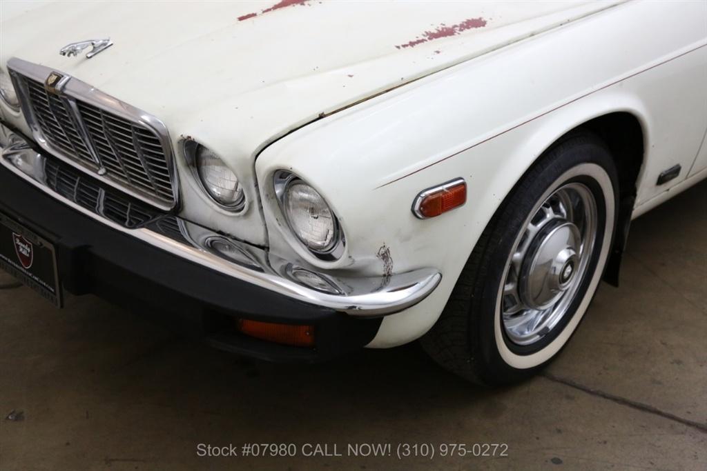 1976 Jaguar XJC 6-cylinder black vinyl roof over white images (15).jpg