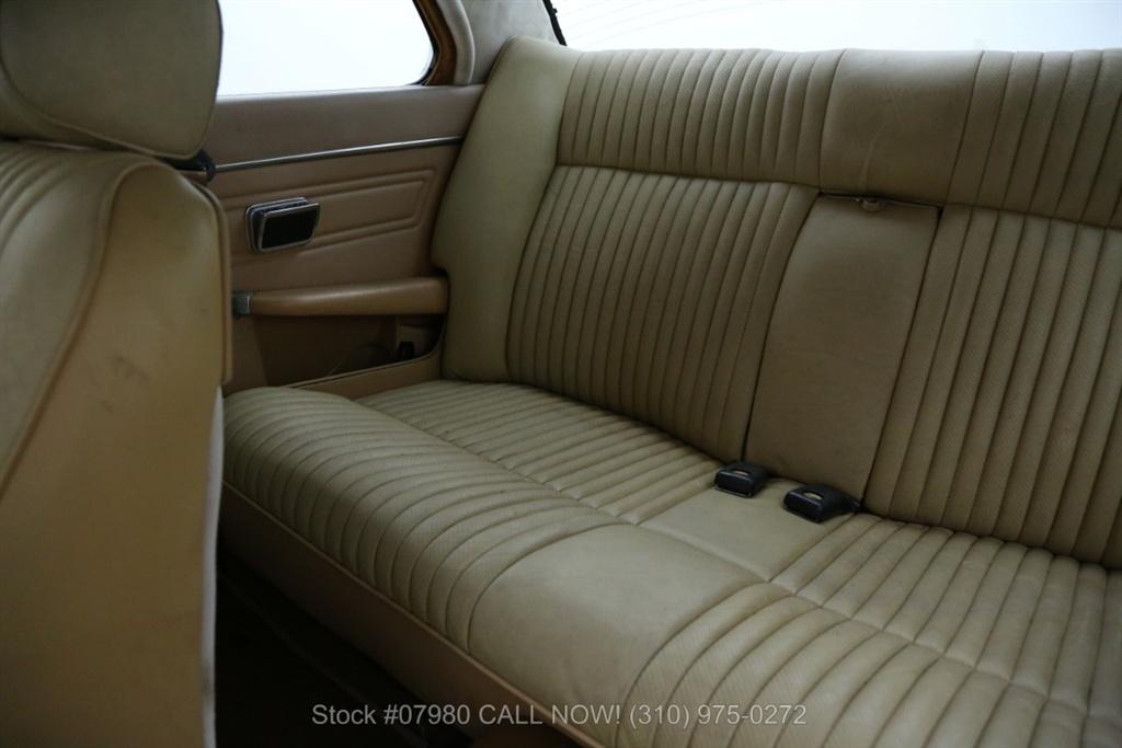 1976 Jaguar XJC 6-cylinder black vinyl roof over white images (26).jpg