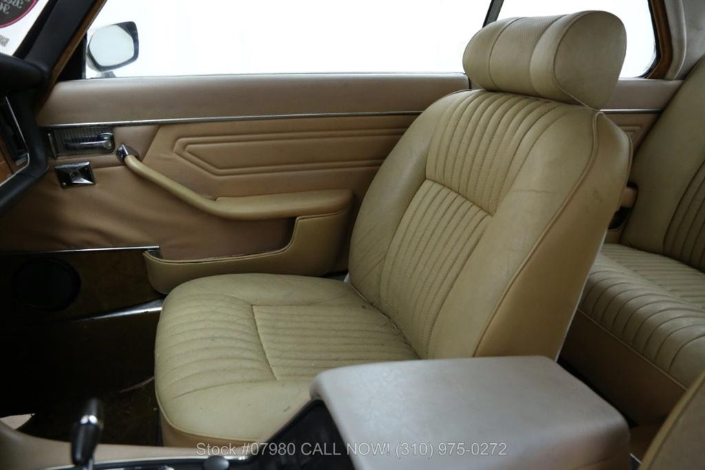 1976 Jaguar XJC 6-cylinder black vinyl roof over white images (27).jpg