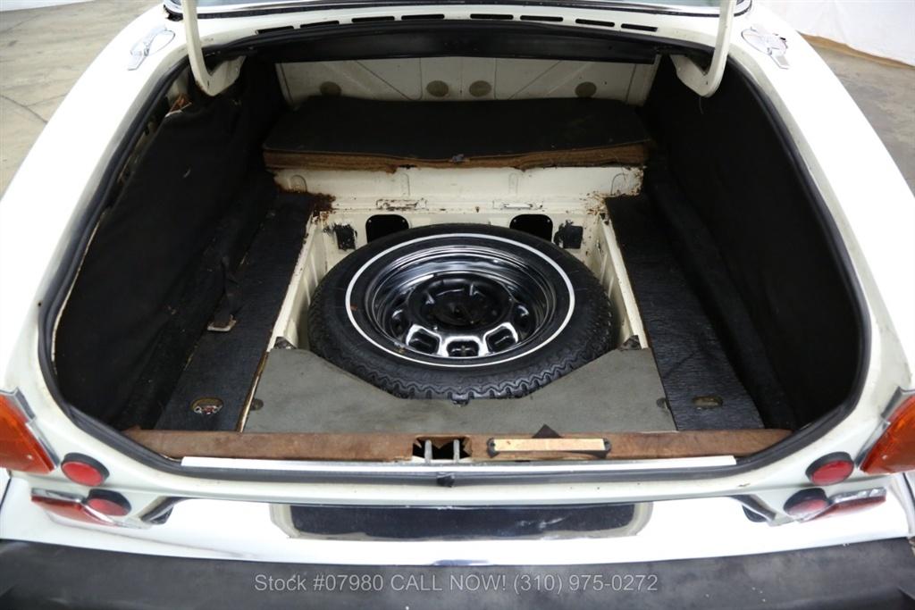 1976 Jaguar XJC 6-cylinder black vinyl roof over white images (30).jpg