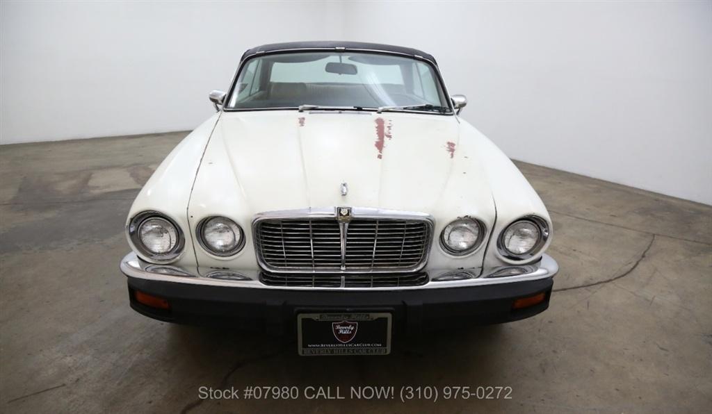 1976 Jaguar XJC 6-cylinder black vinyl roof over white images (8).jpg