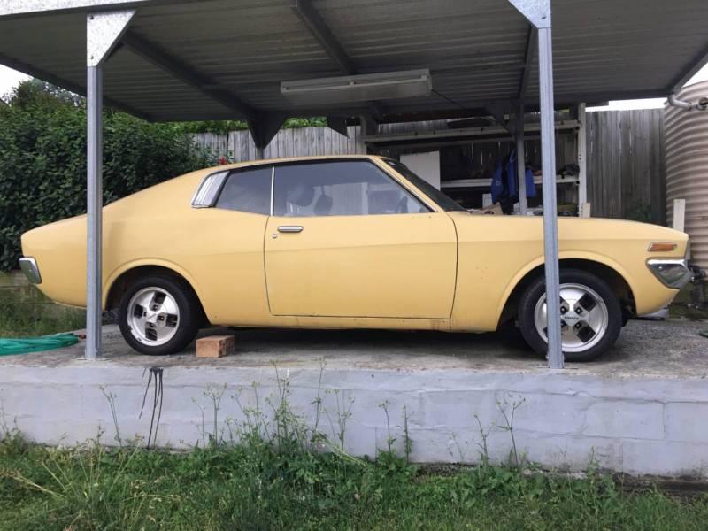 1976 Toyota Corona MKII MX22 hardtop coupe yellow images (1).JPG