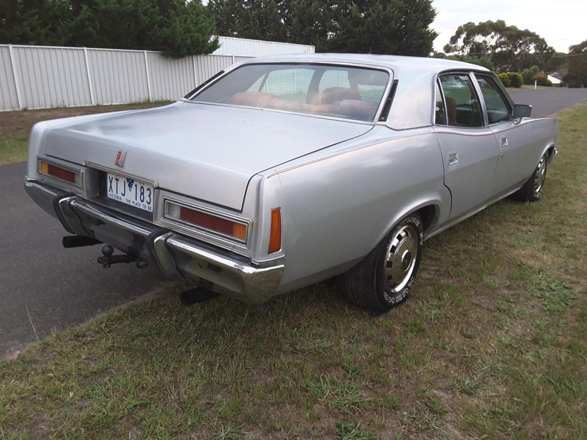 1977 Ford LTD Fairlane ZH Silver Monarch Sedan (8).jpg