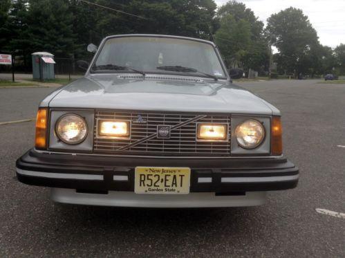 1979 Volvo 242 GT coupe Silver with black and red interior (7).jpg