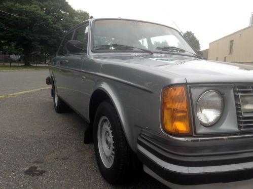 1979 Volvo 242 GT coupe Silver with black and red interior (8).jpg