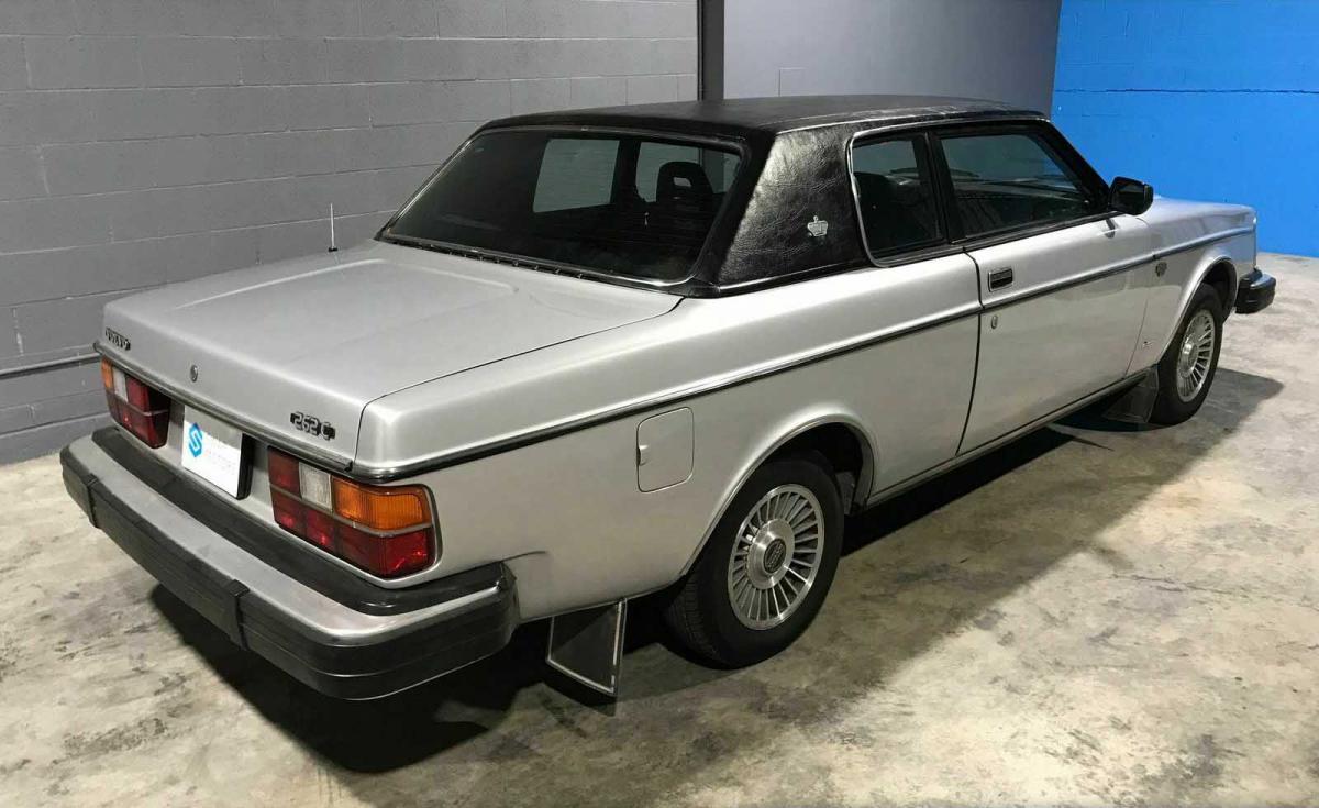 1979 Volvo 262C Bertone Coupe Silver with black roof images (3).jpg