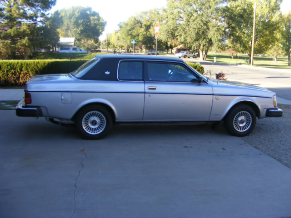 1979 Volvo 262C Bertone in Mystic Silver and Vinyl roof  (2).png