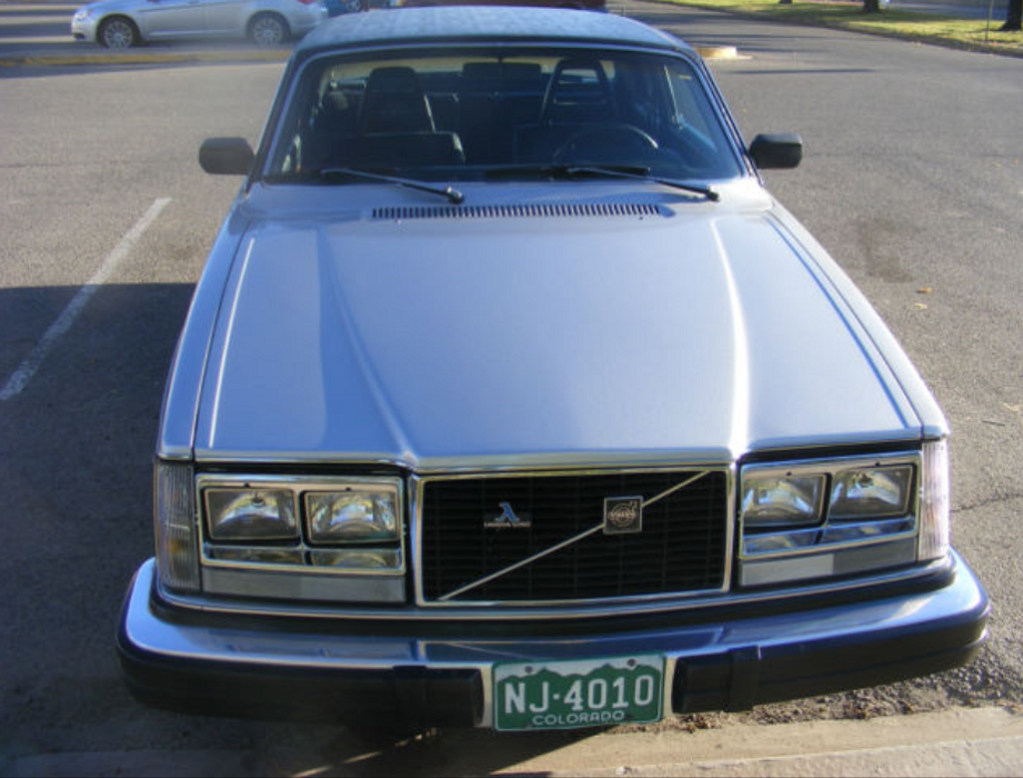 1979 Volvo 262C Bertone in Mystic Silver and Vinyl roof  (6).png