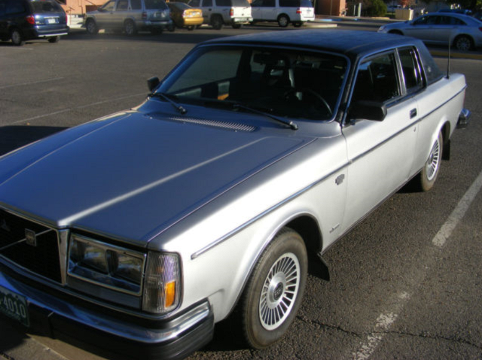 1979 Volvo 262C Bertone in Mystic Silver and Vinyl roof  (9).png