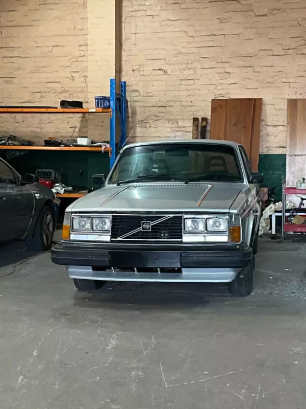 1980 Australian Volvo 242 GT with quad headlamps 2021 (1).png