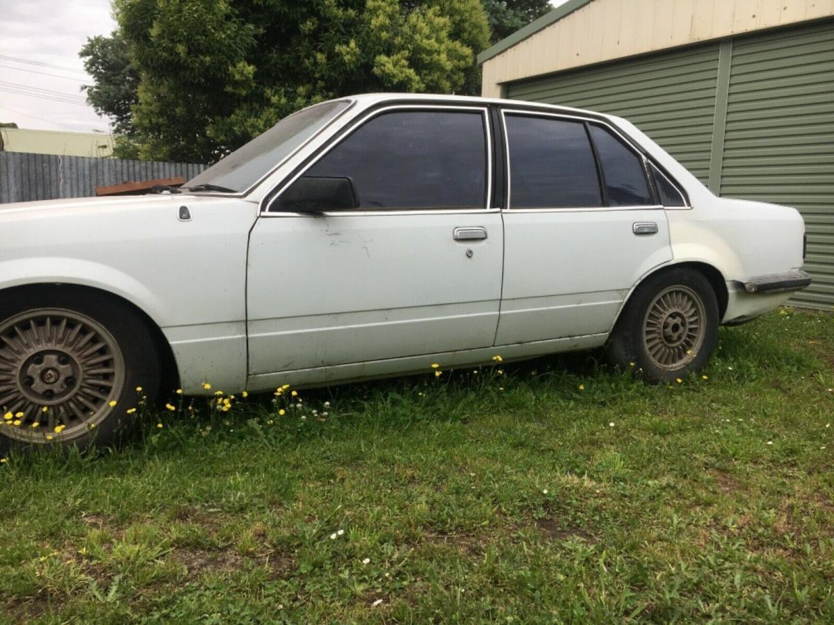 1980 Holden Commodore VC SL E white images V8 (1).jpg