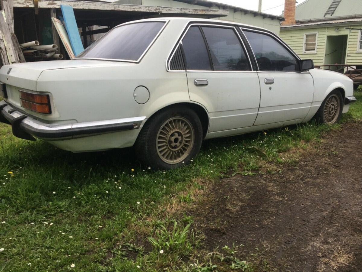 1980 Holden Commodore VC SL E white images V8 (2).jpg