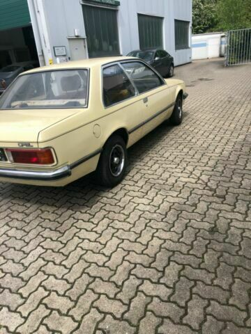 1980 Opel Commodore C coupe 2 door images creme (2).png