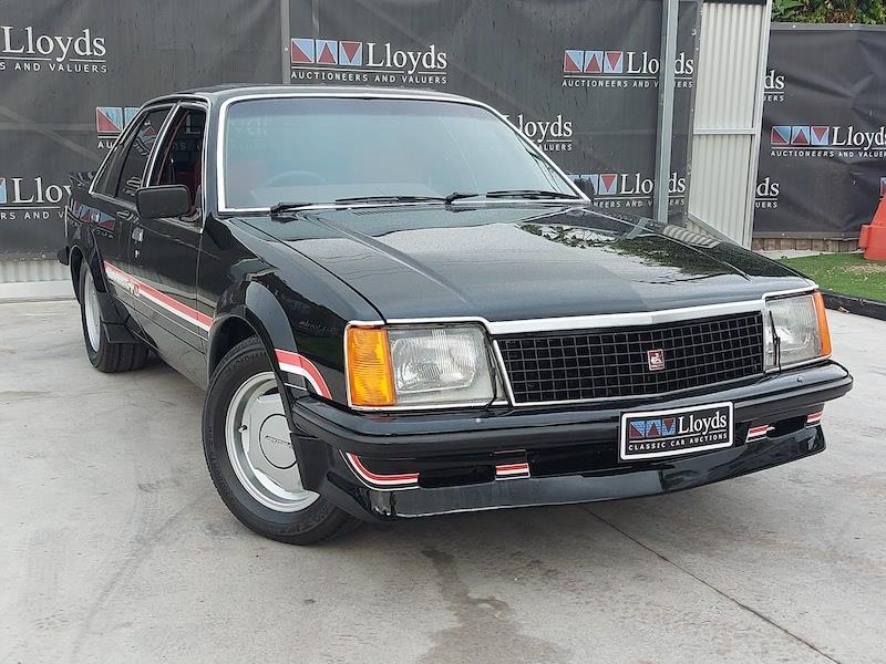 1980 VC Holden Commodore HDT Tuxedo Black V8 manual (10).jpg