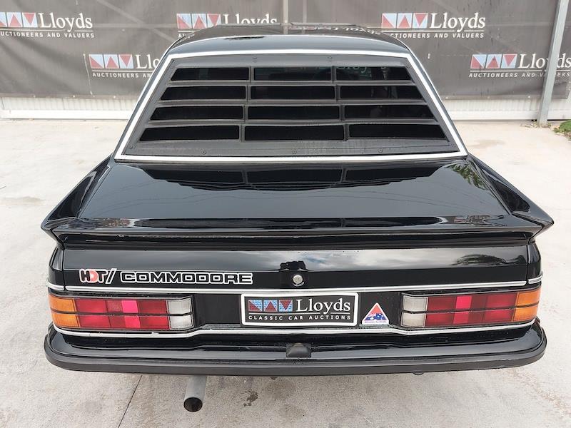 1980 VC Holden Commodore HDT Tuxedo Black V8 manual (12).jpg