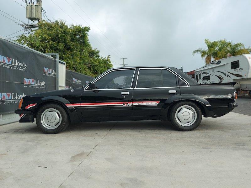 1980 VC Holden Commodore HDT Tuxedo Black V8 manual (6).jpg